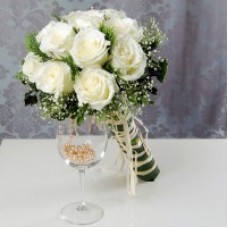 Hand Bouquet of 12 Stalks of White Roses